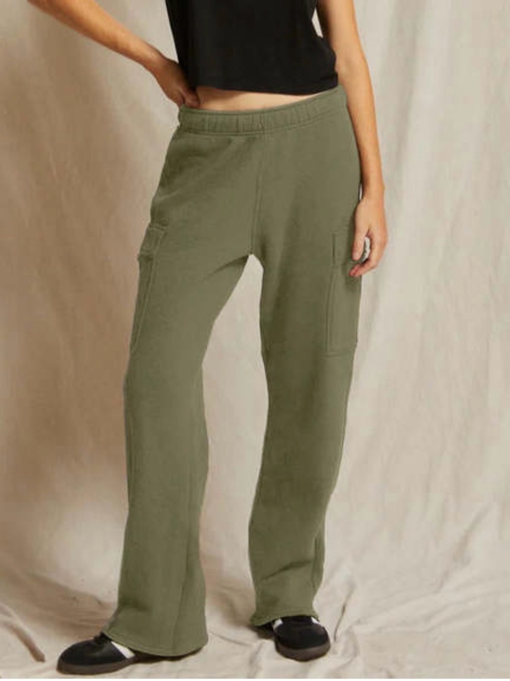 NWT Perfect White Tee Kelly Fleece Cargo Sweatpants Olive Green size large